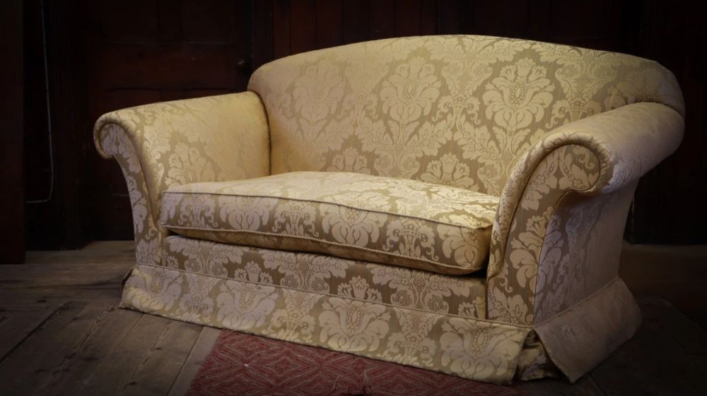 Duresta Art Forma 2 Seater Sofa Beige Gold Damask part of Set rrp£3000 - Image 13