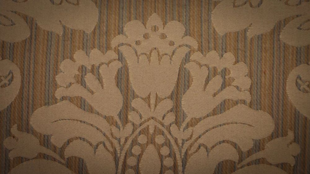 Duresta Art Forma 2 Seater Sofa Beige Gold Damask part of Set rrp£3000 - Image 11