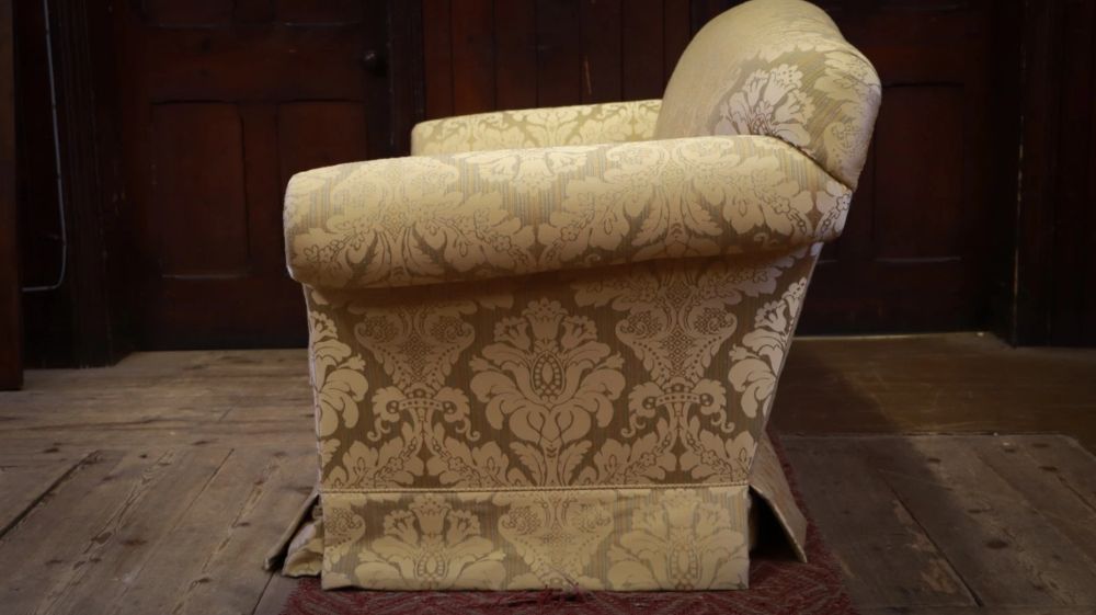 Duresta Art Forma 2 Seater Sofa Beige Gold Damask part of Set rrp£3000 - Image 9