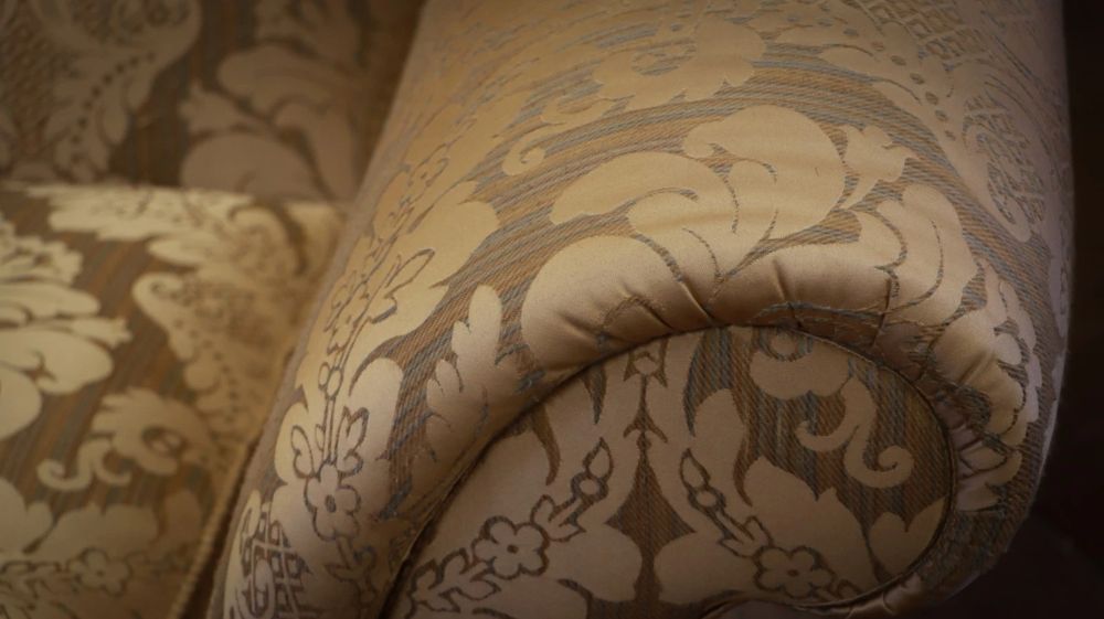 Duresta Art Forma 2 Seater Sofa Beige Gold Damask part of Set rrp£3000 - Image 12