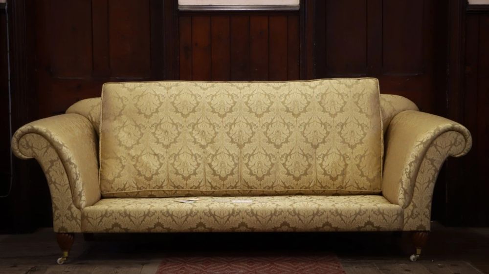 Duresta Art Forma 3 Seater Sofa Beige Gold Damask part of Set rrp£3000 - Image 10