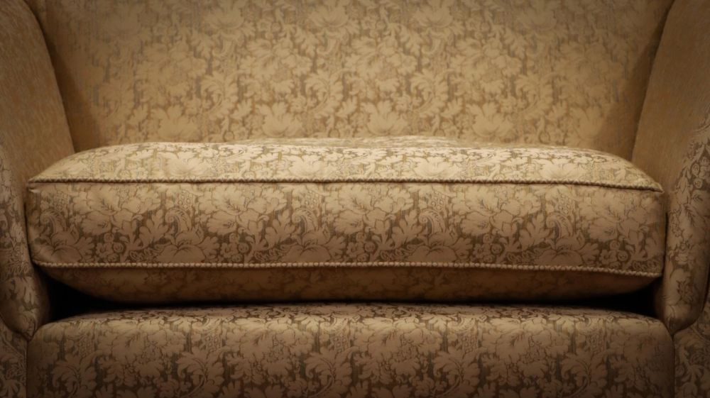 Duresta Art Forma 3 Seater Sofa Beige Gold Damask part of Set rrp£3000 - Image 5