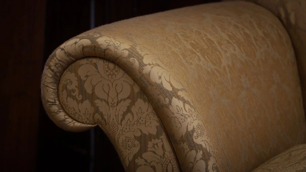 Duresta Art Forma 3 Seater Sofa Beige Gold Damask part of Set rrp£3000 - Image 17