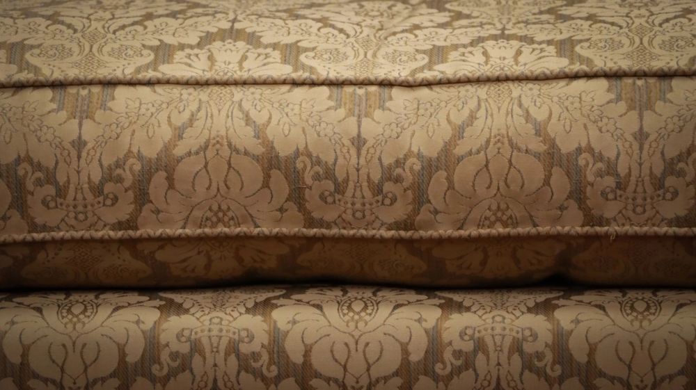 Duresta Art Forma 3 Seater Sofa Beige Gold Damask part of Set rrp£3000 - Image 15
