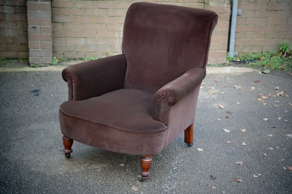 A Deep Seated 19th Century Howard Style Club Armchair In Brown Mohair Velvet - Image 6