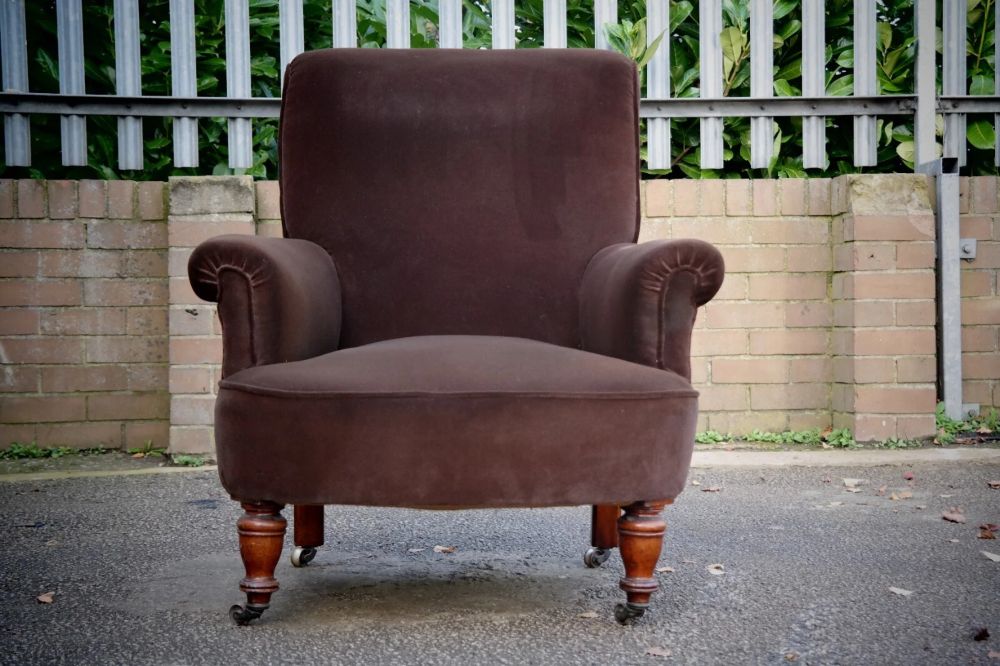 A Deep Seated 19th Century Howard Style Club Armchair In Brown Mohair Velvet - Image 3