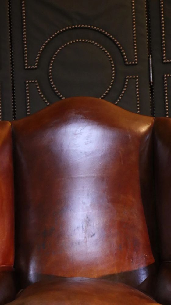 Superb Antique Leather Wingback Club Library Fireside Armchair Whisky Tan Del - Image 16