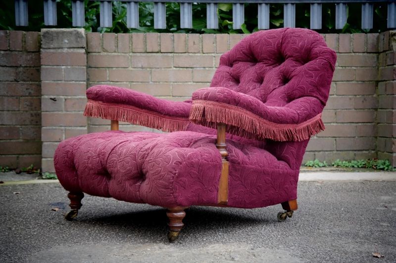 A Howard & Sons buttoned open armchair in Heavy Burgundy Fabric - Image 3
