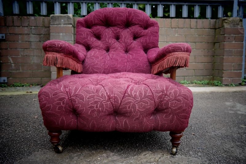 A Howard & Sons buttoned open armchair in Heavy Burgundy Fabric - Image 5
