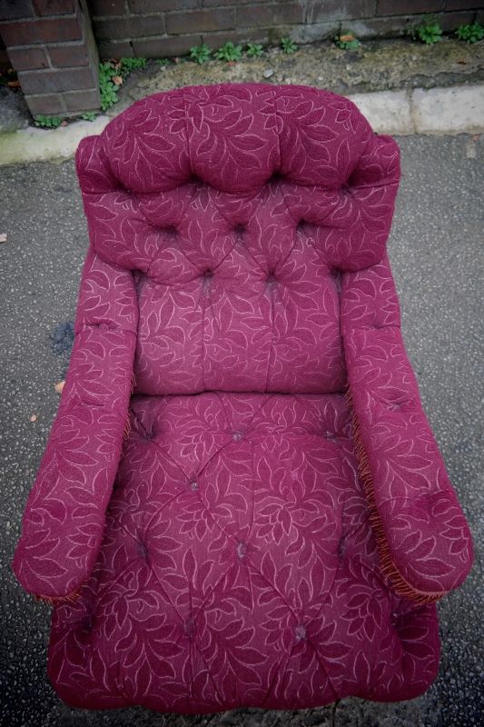 A Howard & Sons buttoned open armchair in Heavy Burgundy Fabric - Image 6