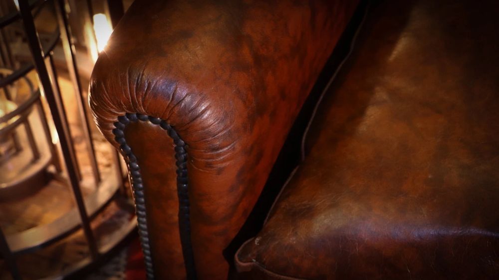 Stunning Tetrad Prince Midi 2 Seater Leather Club Small Sofa Brompton Tan - Image 7