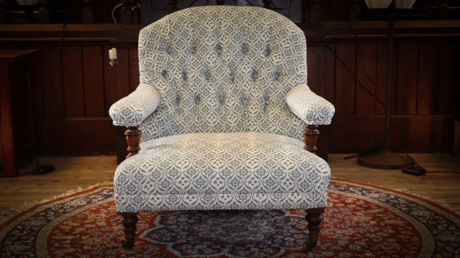Howard & Sons buttoned open armchair in Ticking Fabric - Image 12