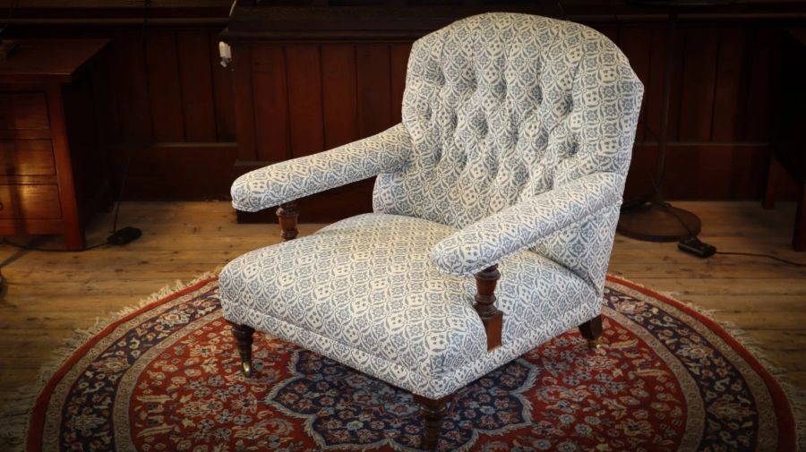 Howard & Sons buttoned open armchair in Ticking Fabric - Image 10