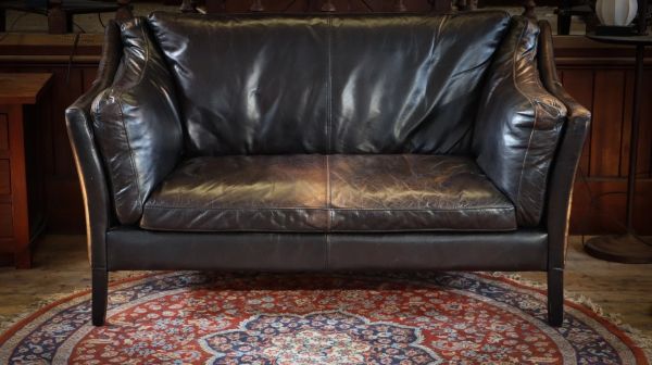 Stunning Timothy Oulton Halo Reggio 2 Seater Leather Sofa Destroyed Black - Image 4