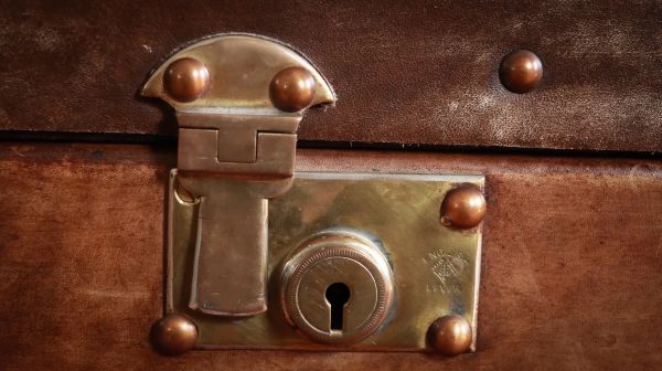 Superb Vintage Officer's Campaign White Star Trunk Leather Bedside Side table - Image 10