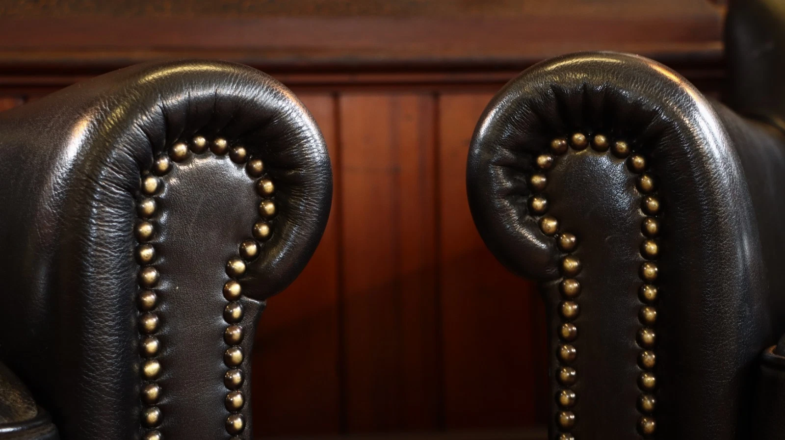 Sublime Pair of Vintage Alpha Halo Style Cigar Club Leather Armchairs Black - Image 6