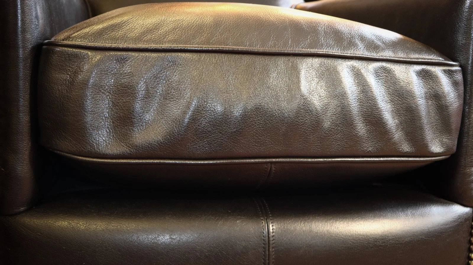 Sublime Pair of Vintage Alpha Halo Style Cigar Club Leather Armchairs Black - Image 8